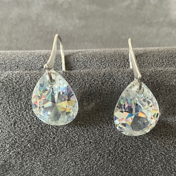 Crystal drop earrings - Picture 3 of 5